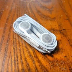 Apple earbuds